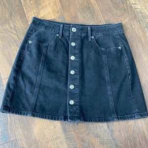 American Eagle black button up women’s jeans skirt size 6
